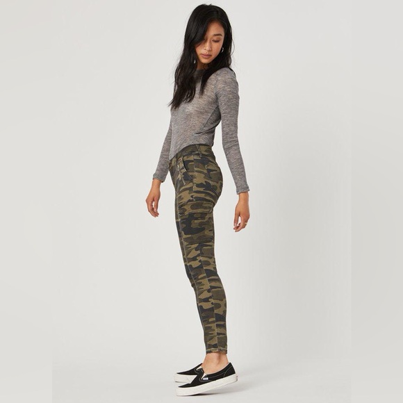 Mavi Juliette in Military Camoflague Size 32 - Picture 3 of 15